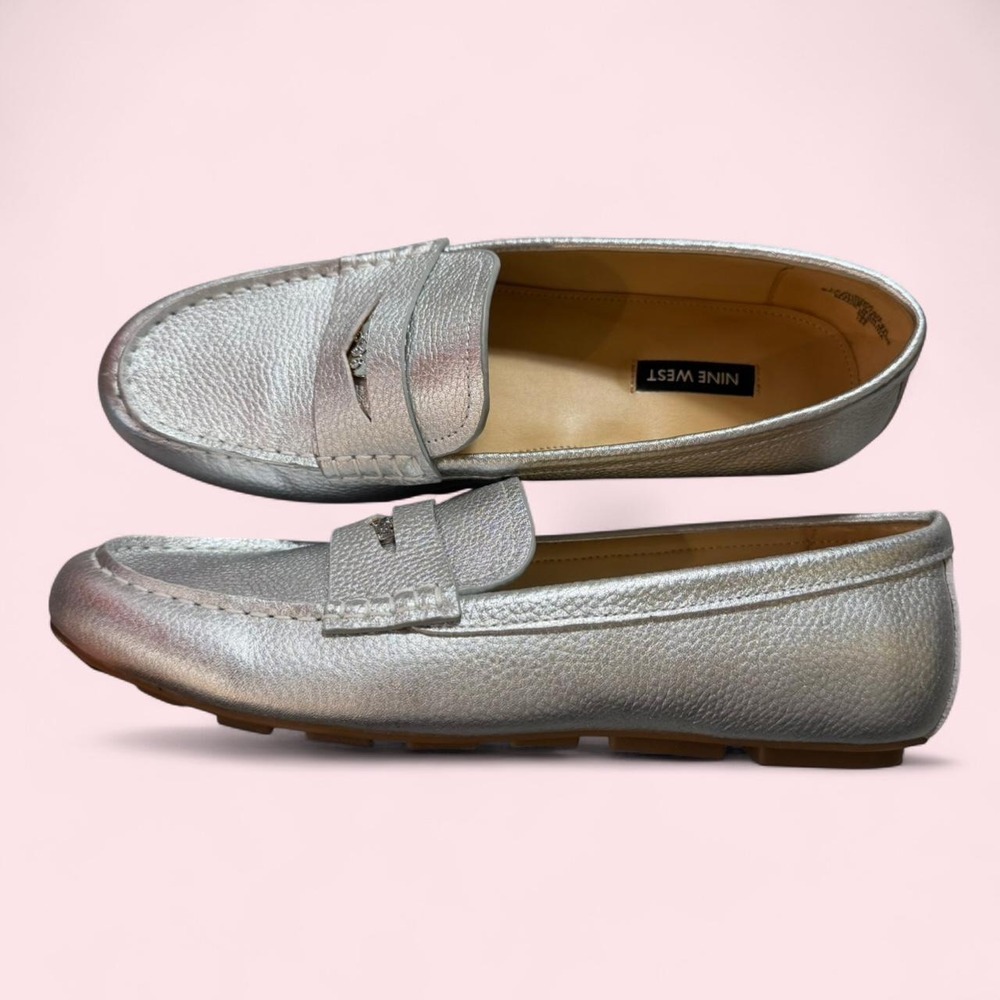 Nine West Silver Leather Loafers Pebbled Grain Flats WNHADEN 9.5M